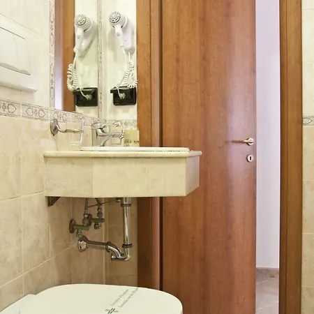 ゲストハウス 59 ステップス トレビ 4*